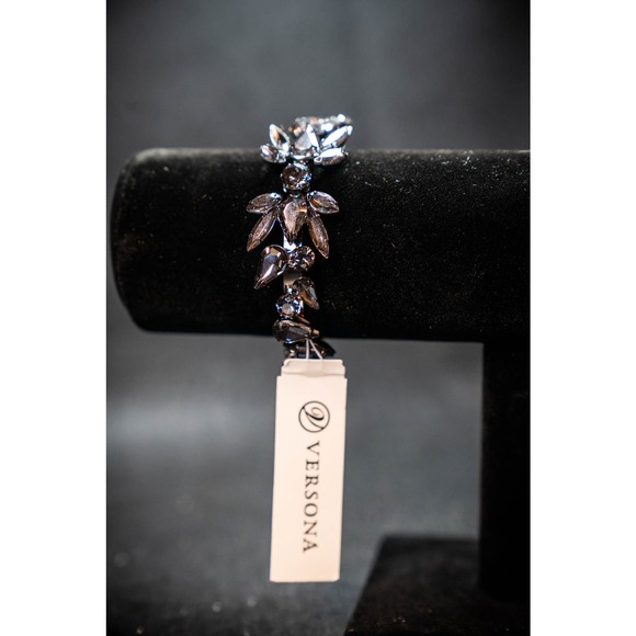 Versona Flower Gem Bracelet - Picture 1 of 3